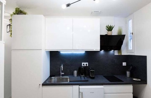 Old Lyon Apartment | La Suite Saint Georges - Beau studio Vieux Lyon