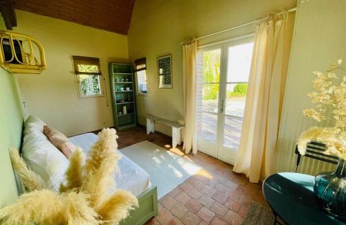 La Ferte-Saint-Aubin House | La Suite St Michel - Chambre privée avec salon