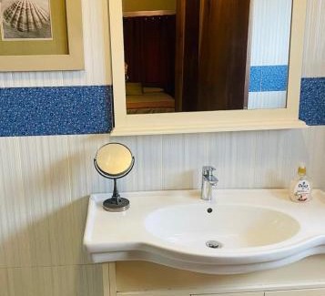 Labadi Bed & Breakfast | LA SUNSET