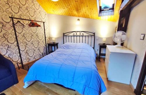 Bagneres-de-Luchon Apartment | La Tanière, T2 duplex, centre Luchon, 4 personnes, wifi, 3ème étage
