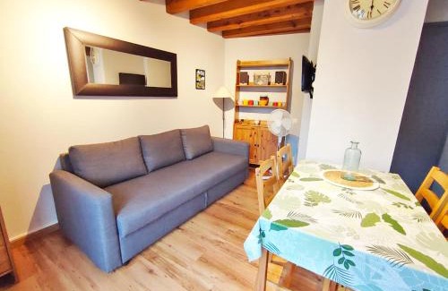 Bagneres-de-Luchon Apartment | La Tanière, T2 duplex, centre Luchon, 4 personnes, wifi, 3ème étage