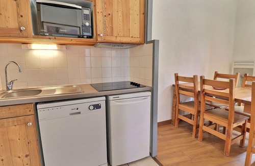 La Perriere Apartment | La Tania: 2 Rooms Cabin, 6 Pers, Balcony, TV, Non-Smoking