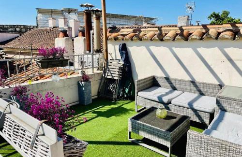 Nimes City Centre Apartment | La Terrasse des Arènes