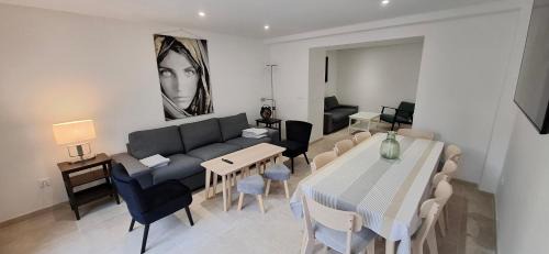 Villeneuve-sur-Yonne House | La Terrasse de Villeneuve