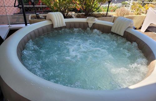 Donville-les-Bains Apartment | La terrasse, jacuzzi et vue mer à 100m de la plage