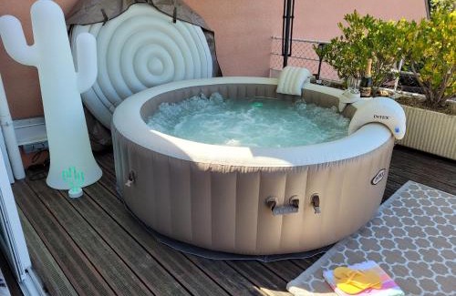 Donville-les-Bains Apartment | La terrasse, jacuzzi et vue mer à 100m de la plage