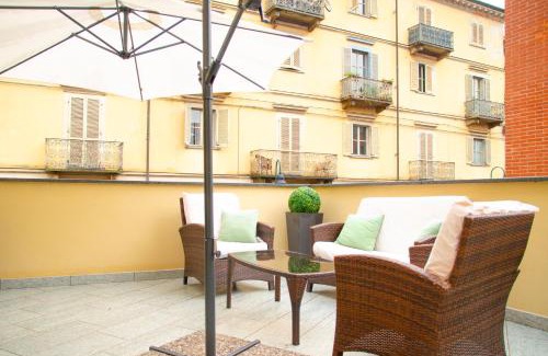 Borgo Dora Apartment | La Terrazza - by HAPPYHOSTORINO