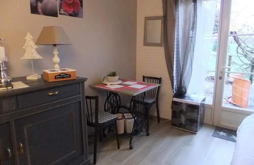 Chalus House | La THIBAUDIERE Glycine
