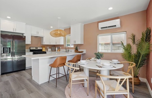 Hawthorne House | La Tierra House · 15 Min to Beach · Movie Lounge