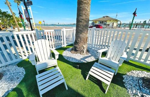 Pass-a-Grille Historic District Apartment | La Tortuga Historic Pass A Grille St Pete Beach 6
