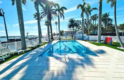 Pass-a-Grille Historic District Apartment | La Tortuga Historic Pass A Grille St Pete Beach 1