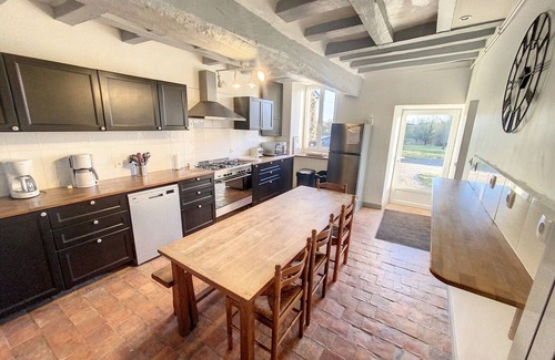 Longuefuye House | La Touche et son Pressoir, 13 rooms, 11 bathrooms and indoor swimming pool (April to Oct)