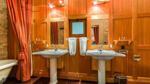 Montmeyan Bed & Breakfast | La Tour d'Enguernes