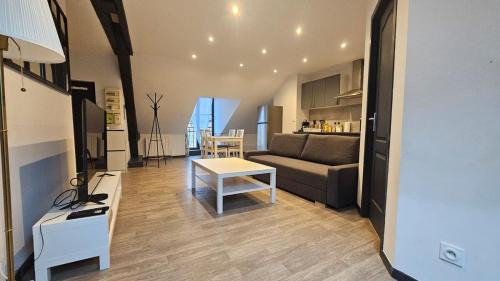 Sedan Apartment | La tour des graffitis -T2-Wi-Fi