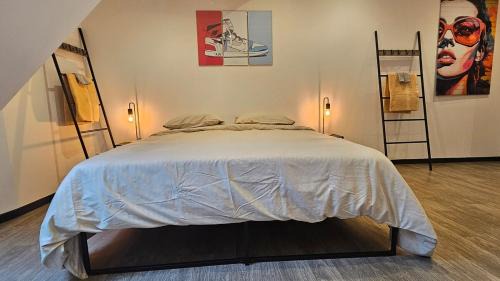 Sedan Apartment | La tour des graffitis -T2-Wi-Fi