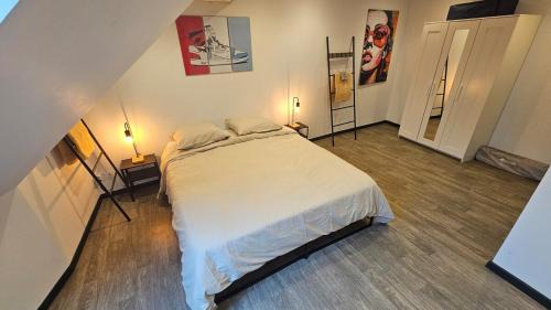 Sedan Apartment | La tour des graffitis -T2-Wi-Fi