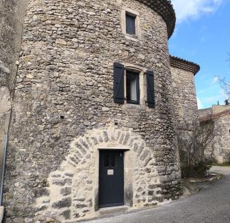 Rochefort-en-Valdaine Apartment | la tour du forgeron
