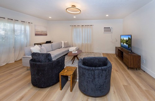 Carthay Circle House | LA Tranquil Retreat