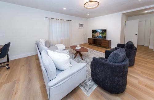 Carthay Circle House | LA Tranquil Retreat