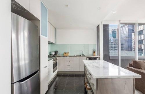 Melbourne Central Business District Apartment | La Trobe Lookout - Poolside Retreat by State Library