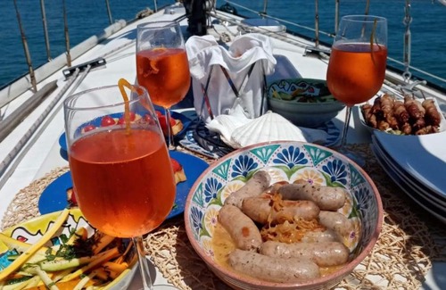 Municipio 3 Boat Rental | La tua stanza a vela sul mare