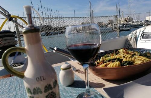 Municipio 3 Boat Rental | La tua stanza a vela sul mare