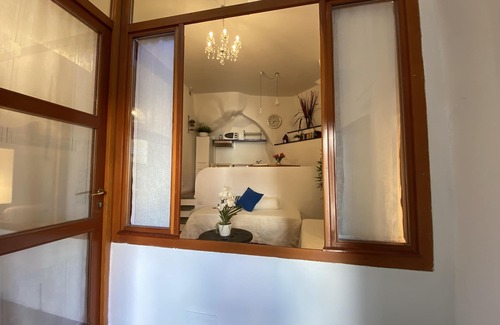 Vernazza Apartment | La Verde di Vernazza - Art Studio - Wi-fi & A/C - Vernazza Rentals