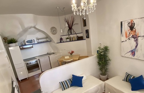 Vernazza Apartment | La Verde di Vernazza - Art Studio - Wi-fi & A/C - Vernazza Rentals