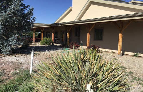 Cortez House | La Verde Lodge on 7acres, private pond, very spacious, great 4 family reunions!