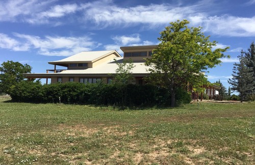 Cortez House | La Verde Lodge on 7acres, private pond, very spacious, great 4 family reunions!