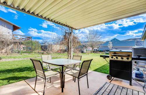 La Verkin House | La Verkin Home with Yard, Covered Patio and Grill