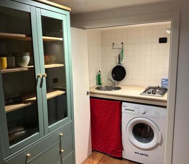 Quartiere XXIV Don Bosco Apartment | La via della stazione