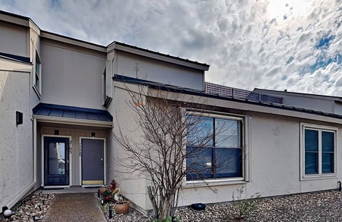 Harbor Oaks Condo | La Vida Buena | Pet Friendly + Access to Pool & Boat Slip!