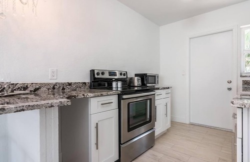 Delray Beach Apartment | La Vida Delray #3-Lux w/HEATED pool-BEST LOCATION!