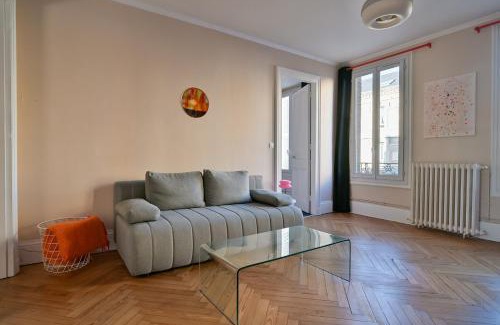 Cote Est Soquence Apartment | La vie en couleurs