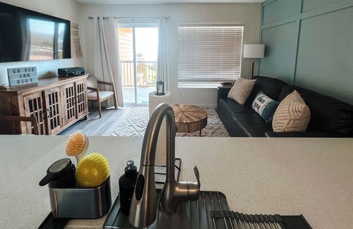 Galveston Condo | La Vie Inn Blue Ocean View! Beach Chic!