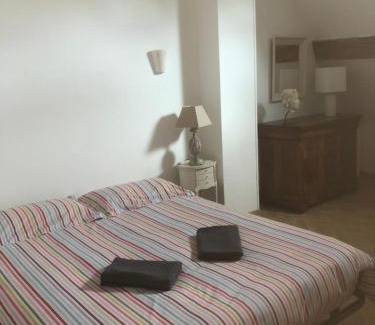 Saint-Martin-des-Champs Bed & Breakfast | La Vigne dorée