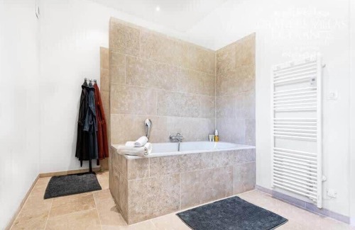 Crillon-le-Brave Villa | La Villa Crillonnaise