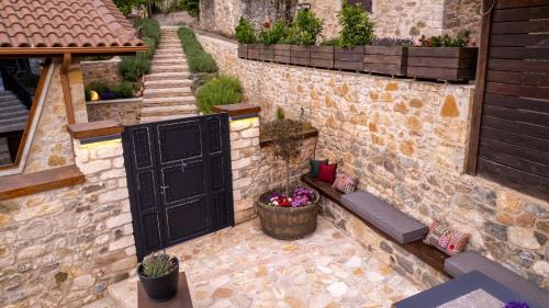 North Kynouria Villa | La Villa de Madeleine - Stone Villa with outdoor hot tub in Arcadia, Peloponnese