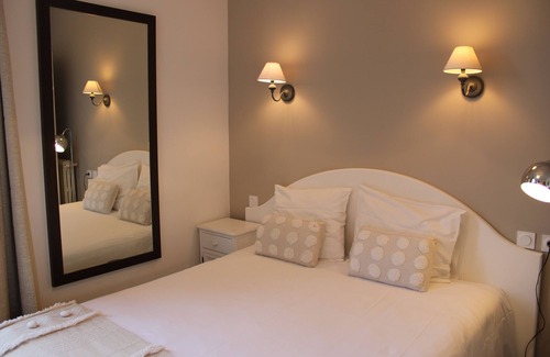 Cros-de-Cagnes Hotel | La Villa des Oliviers