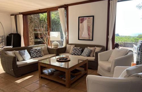 Cap Benat Villa | La Villa des Pins à Benat