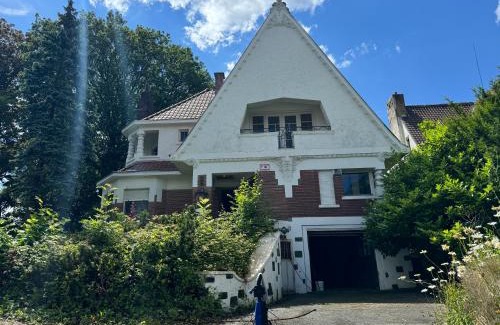 Marcinelle Villa | la villa dewez a loverval