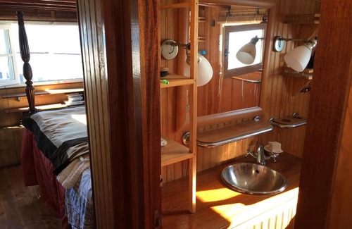Lege-Cap-Ferret Boat Rental | La Villa Flottante Du Ferret