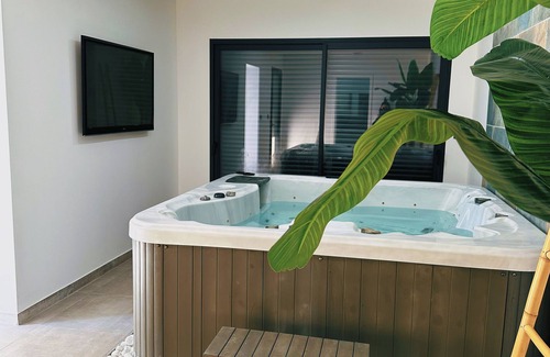 Sernhac Villa | La Villa Justbeautiful Avec Piscine et Jacuzzi