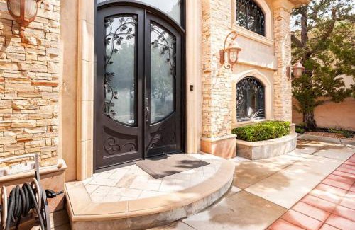 Calabasas Villa | LA Villa Lake View Home