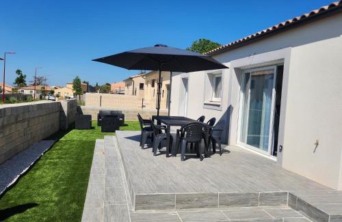 Capestang Villa | La Villa les Terrasses du Canal