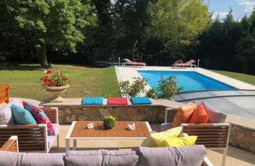 Bievres Bed & Breakfast | La Villa Martinière