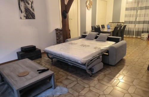 La Neuville-aux-Larris House | la Villa Nova