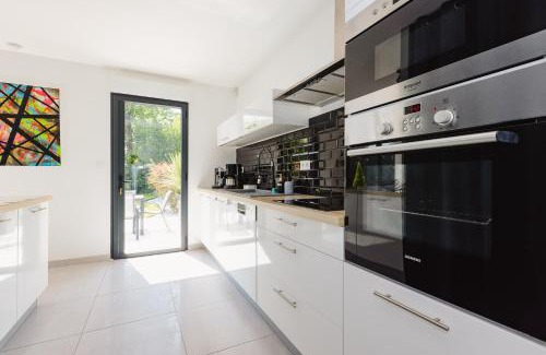 Orgeres House | La Villa Pop Steel - maison avec 4 chambres