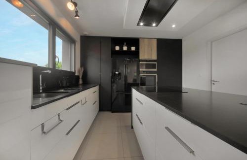 Sainghin-en-Melantois House | La Villa Sainghin - Piscine et Jacuzzi Privé